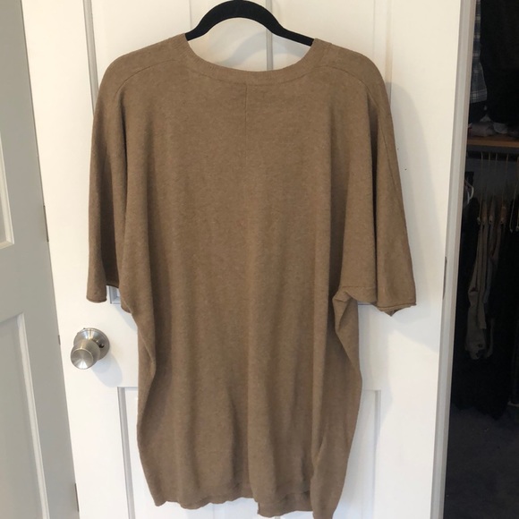 BCBG oversized camel sweater - Picture 4 of 7